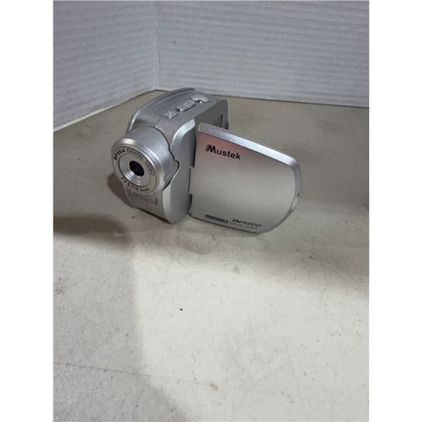 MUSTEK  DV 5200 digital video camera