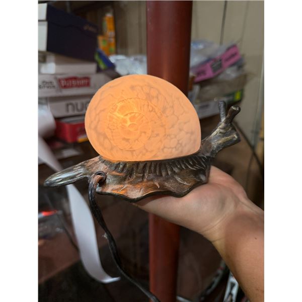 Snail lamp