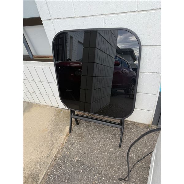 Folding patio table