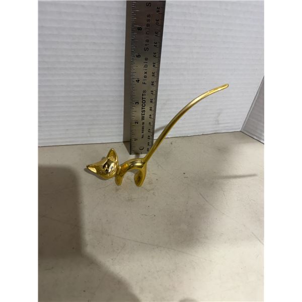 Brass cat ring holder