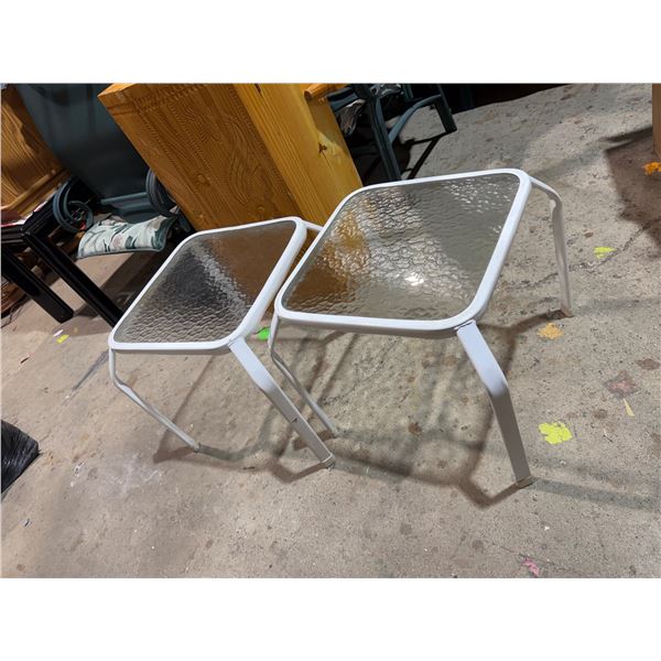 2 patio side tables
