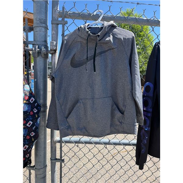 Nike hoodie size medium