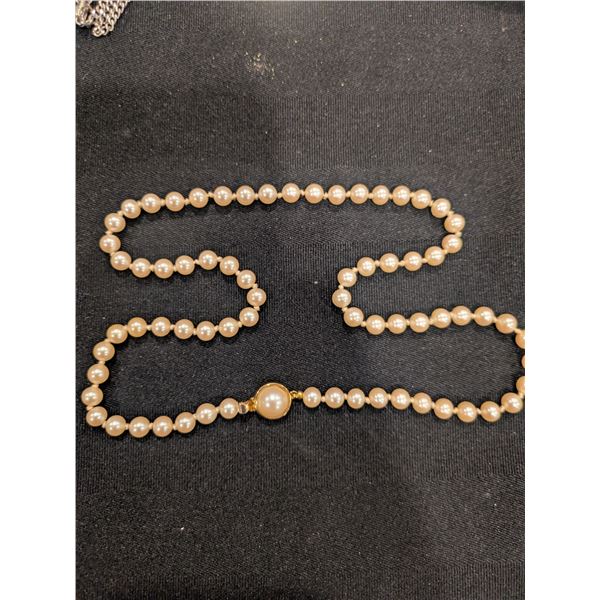 pearl necklace