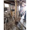 Image 5 : CAT 420 V40C FORKLIFT : RUNS/ LIFTS : NO LEAKS
