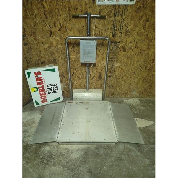 SCALE-TRONIX  PORTABLE ALL PURPOSE & SMALL ANIMAL FLOOR SCALE