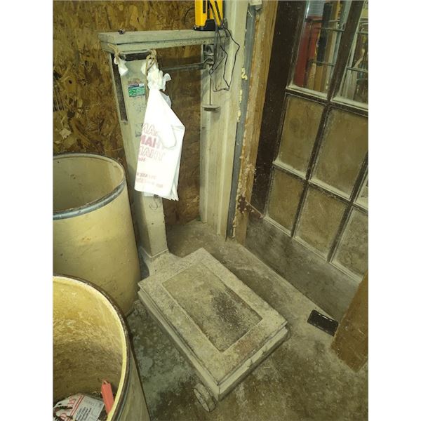 Mechanical Platform Scales / Good Condition