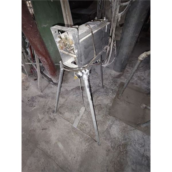 Lyon Rural Farm Electrical : Floor Model Chicken Beak Trimmer : Works