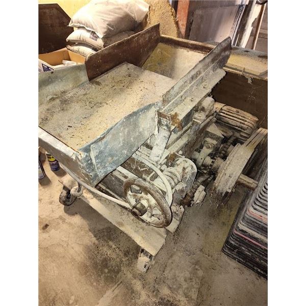 VINTAGE GRAIN CRIMPER