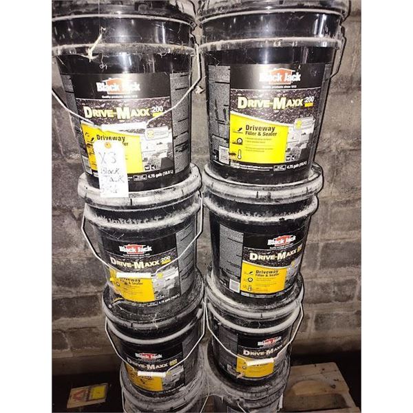 New Black Maxx 200 Driveway Crack & Sealer 4.75 gallons
