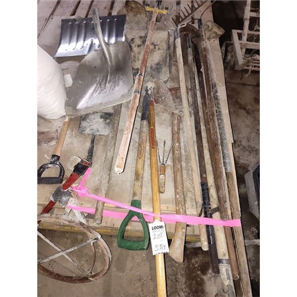 LARGE BUNDLE OF HAND TOOLS