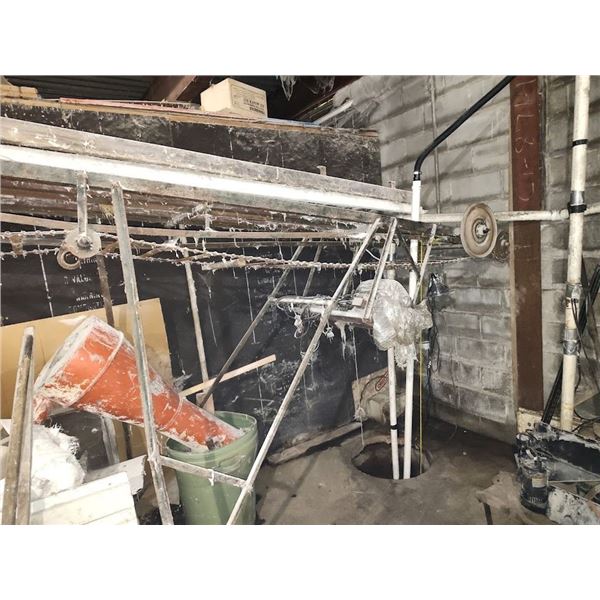20FT VINTAGE HAY ELEVATOR RUNS/ ITEMS UNDER OR AROUND IT NOT INCLUDED