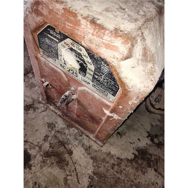 LINCOLN 225 WELDER AND HEATER SOLD AS IS