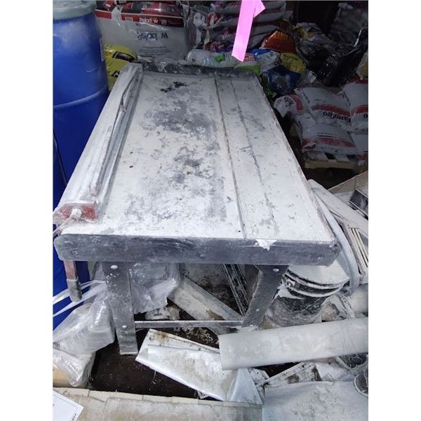 36 " BREAK TABLE IN GOOD CONDITION JUST HAS SOME FEED DUST ON IT