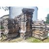 Image 2 : STANDARD SIZE WOOD PALLETS