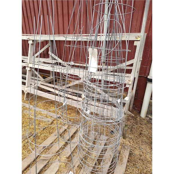 NEW LARGE WIRE TOMATO CAGES/ PP $9.99