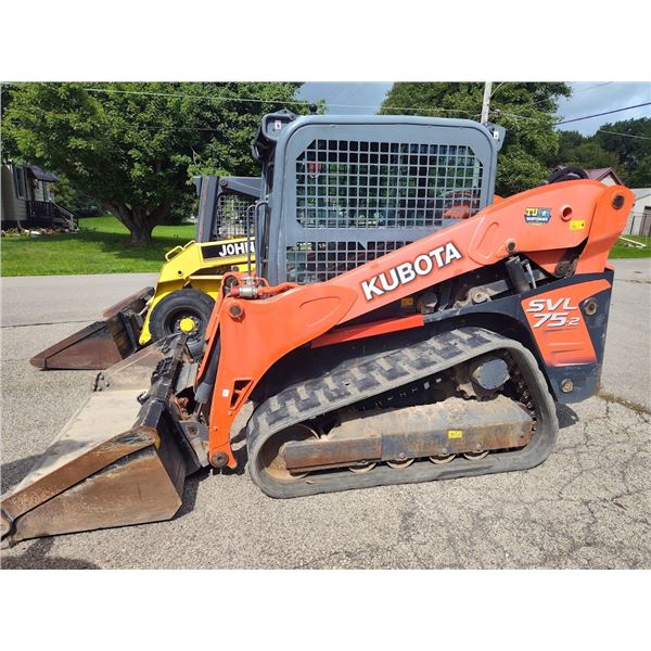 KUBOTA SVL75-2  ENCLOSED CAB TRACK SKID LOADER . / VERY GOOD CONDITION