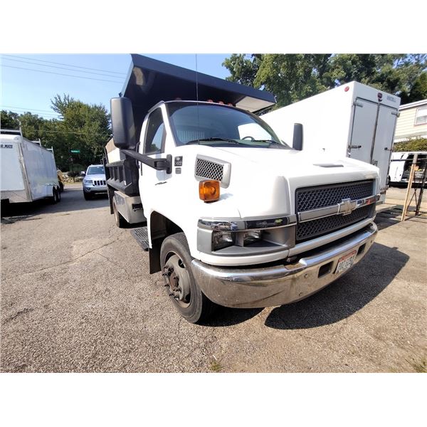 CHEVY C4500 DUMP TRUCK/ LOW MILES/ SUPER NICE !!