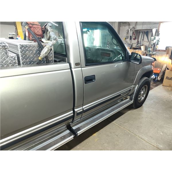 Exceptionally  Clean 1998 Chevy 2500 4 x4 Long Bed