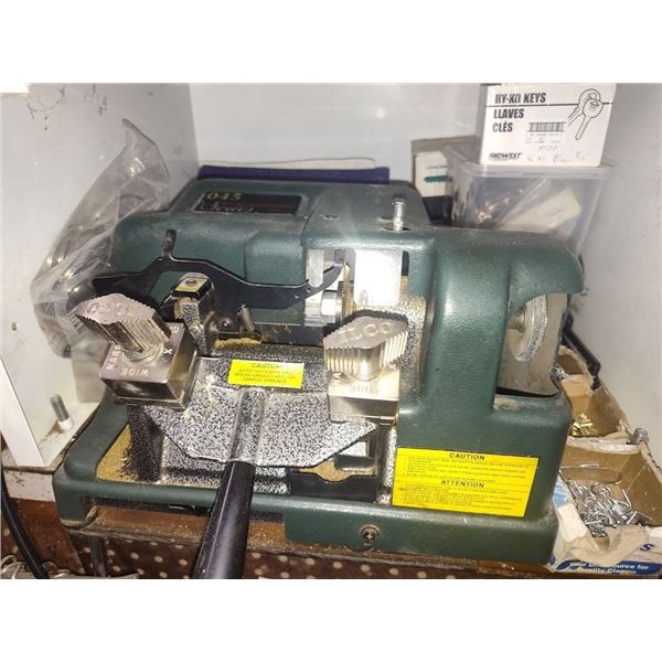 ILCO 045 PERFORMANCE SERIES MANUAL KEY MACHINE (USED TILL THEY CLOSED)