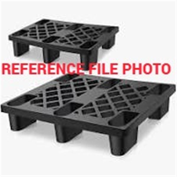 RESIN NESTABLE BREATHABLE MINI FLOUR PALLETS WITH CENTER LEGS MOSTLY BLACK (14" BY 24")
