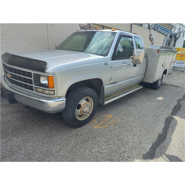 1993 CHEVY 3500 SERVICE TRUCK WITH BOOM