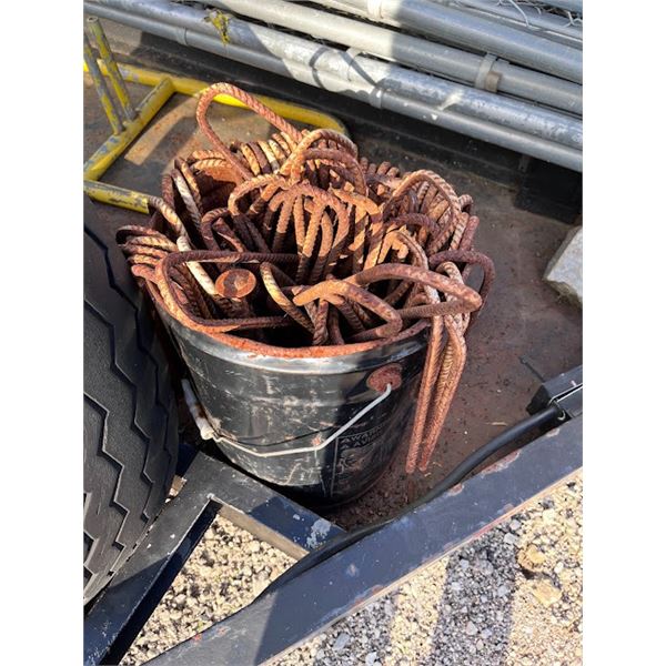 BUNDLE LOT OF STEEL U ANCHORS