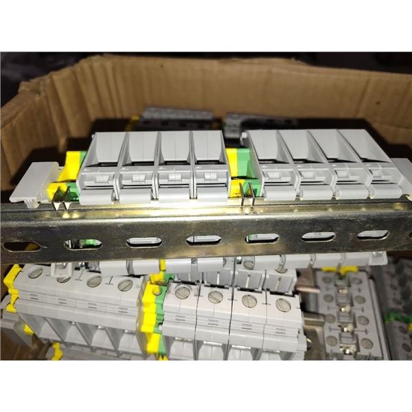 NEW PHX CONTACT RAIL MT BLOCKS