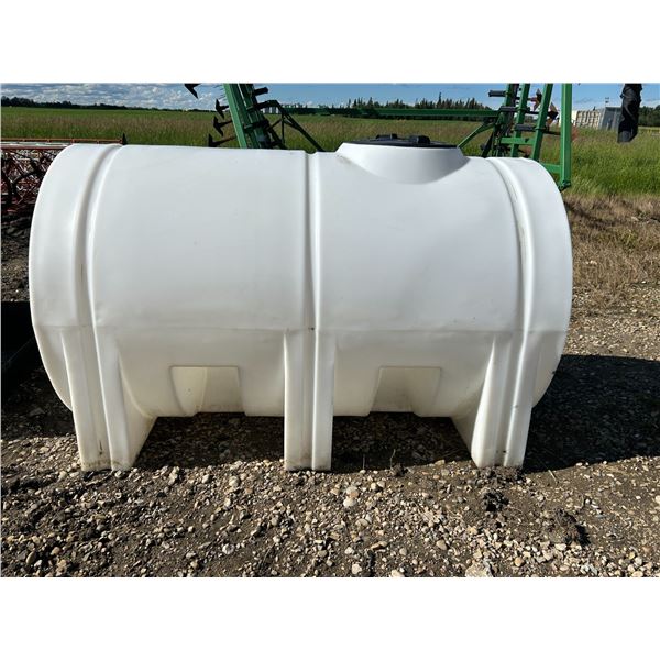 White plastic water tank, 2200 L
