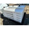 Image 4 : White plastic tank w/ containment , 200 gallons