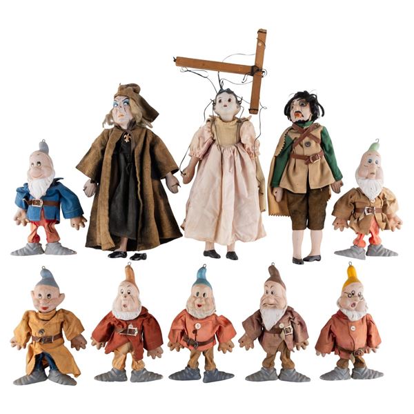 A"Snow White" Madame Alexander Marionette Set.