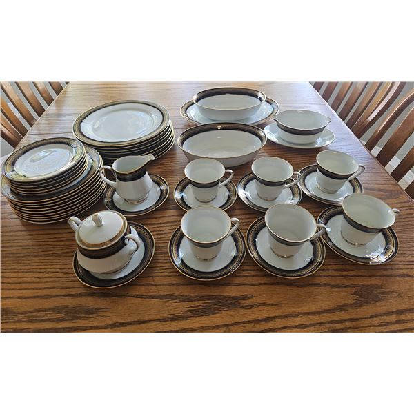Noritake Vienna 2796 China Dinnerware Set