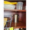 Image 3 : Kitchenware Lot with Appliances