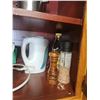 Image 4 : Kitchenware Lot with Appliances