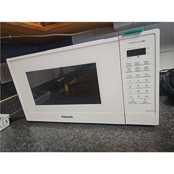 Panasonic Genius 1100W Microwave Oven