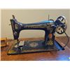 Image 4 : Singer Treadle Sewing Machine with Cabinet
