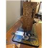 Image 8 : Singer Treadle Sewing Machine with Cabinet