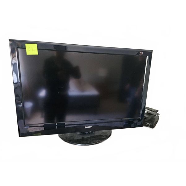 Sanyo LCD-32XR16 32-Inch LCD TV with Remotes