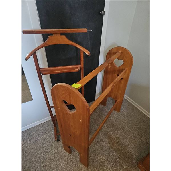 Wooden Clothes Valet and Quilt Rack Set
