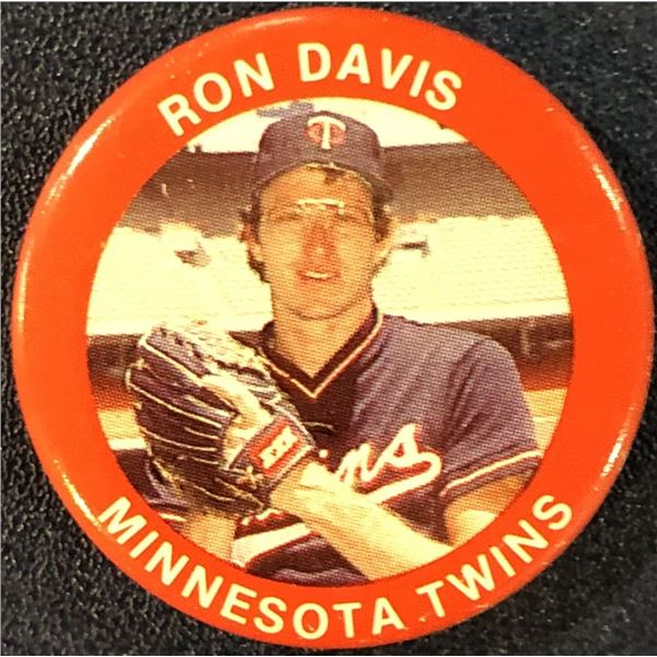 1986 FUN FOODS MLB BASEBALL PIN - RON DAVIS