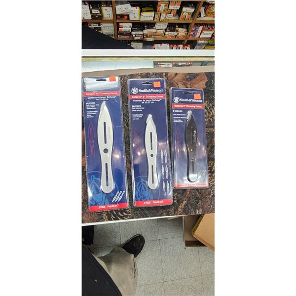 3 SETS OF 3 SMITH & WESSON BULLSEYE 10" SILVER QTY:3, TWO 8" STAINLESS QTY:6PK, BLACK QTY:3