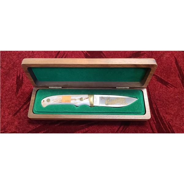 SCHRADE KNIFE, ROCKY MOUNTAIN ELK FOUNDATION 1995 BANQUET EDITION KNIFE IN WOODEN CASE