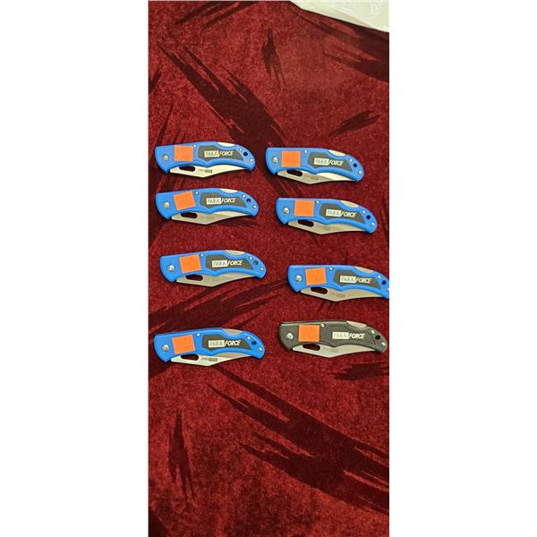 7 BLUE AND 1 BLACK PARAFORCE FOLDING KNIVES