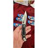 Image 7 : 7 BLUE AND 1 BLACK PARAFORCE FOLDING KNIVES