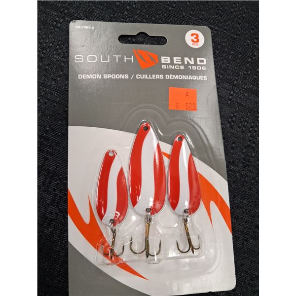 SOUTH BEND RED/WHITE FISHING LURES LARGER LOT OF 32