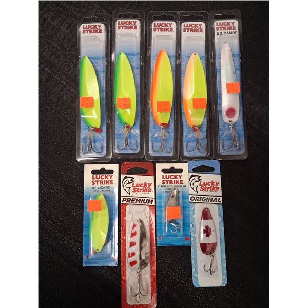 LARGE LOT OF LUCKY STRIKE LURES LIZARD PATTERN RED & WHITE 9 CNT