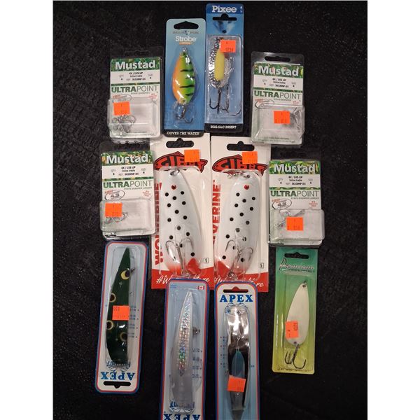 VARIOUS FISHING LURES & MUSTAD SIZE 4 TREBLES 12 CNT