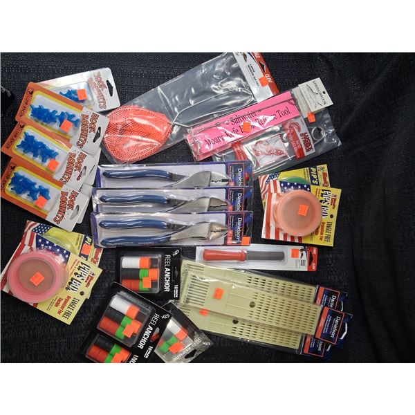 LARGE LOT MACS PIPS, REEL ANNCHOR'S NETS, PLIERS, FILE, SNELL HOOK HOLDER, BONNETS 25 CNT