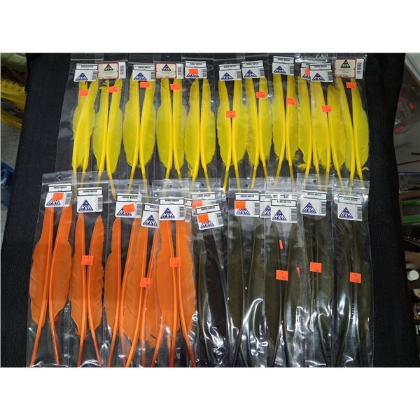 HUGE LOT OF GOOSE QUILL ASSORTED COLORS (26 PIECE)