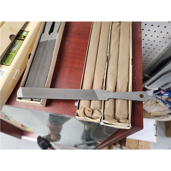 2 SHARPENING STONES & 6 200MM FILES
