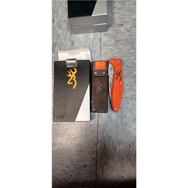 2 BROWNING PRIMAL SCALPEL KNIFE C/W ONE PACKAGE OF REPLACEMENT BLADES